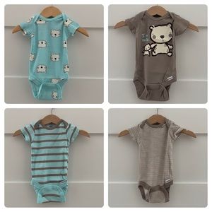 Set of (x4) onesies with (x3) hats / PM-B0022